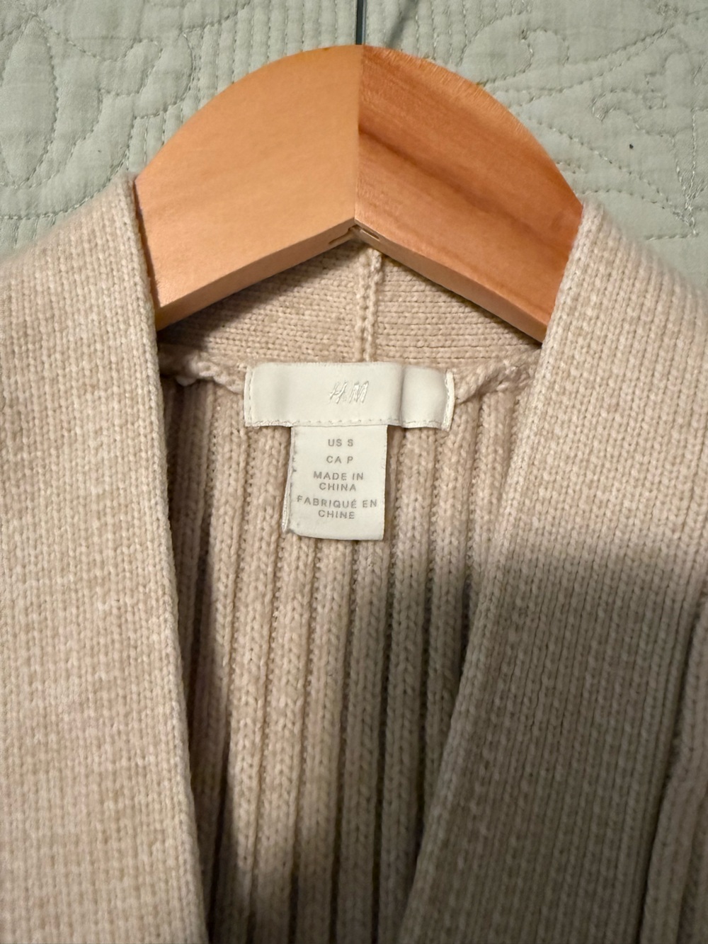 H&M Cream Ribbed V-Neck Button Cardigan - Picture 2 of 4